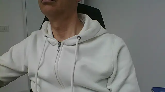 Snapshot of Sensor2000 chatting on 02/05/26, 08:52 Sensor2000 online show from 02/05/26, 08:52