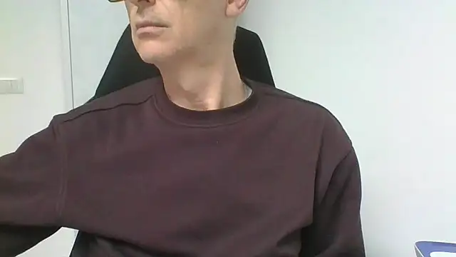 Snapshot of Sensor2000 chatting on 02/10/26, 03:16 Sensor2000 online show from 02/10/26, 03:16