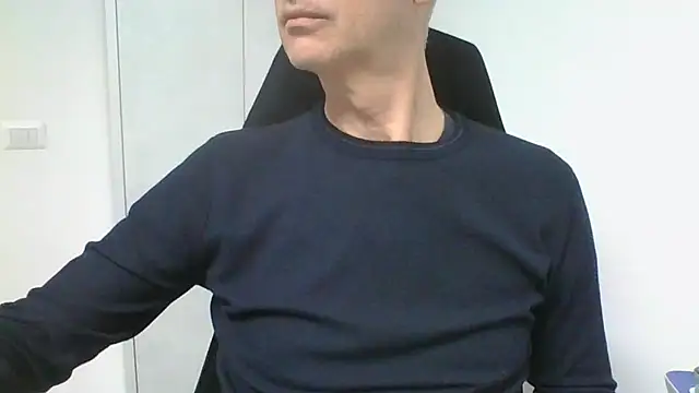 Snapshot of Sensor2000 chatting on 02/13/26, 03:41 Sensor2000 online show from 02/13/26, 03:41