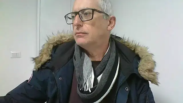 Snapshot of Sensor2000 chatting on 02/14/26, 11:18 Sensor2000 online show from 02/14/26, 11:18