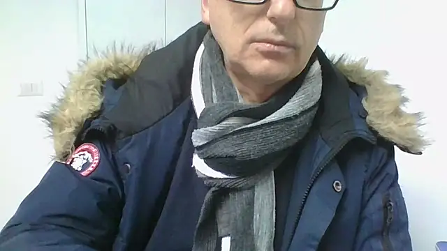 Snapshot of Sensor2000 chatting on 02/18/26, 08:43 Sensor2000 online show from 02/18/26, 08:43