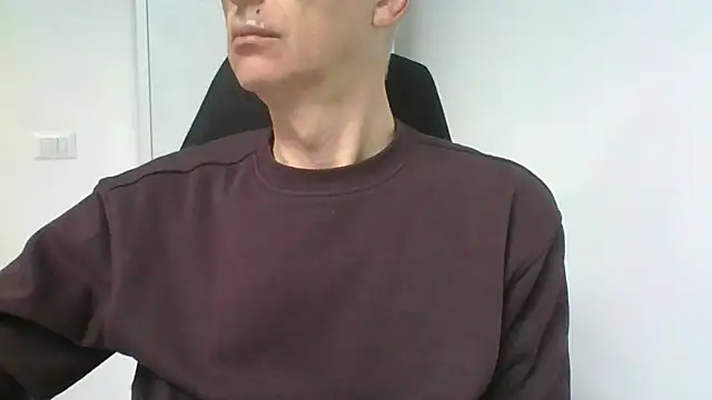 Snapshot of Sensor2000 chatting on 02/23/26, 08:01 Sensor2000 online show from 02/23/26, 08:01