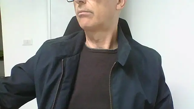 Snapshot of Sensor2000 chatting on 03/04/26, 11:16 Sensor2000 online show from 03/04/26, 11:16