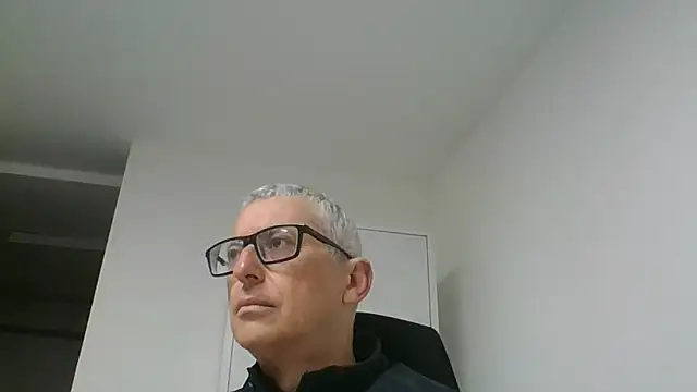 Snapshot of Sensor2000 chatting on 03/06/26, 08:55 Sensor2000 online show from 03/06/26, 08:55