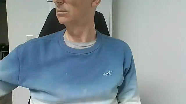 Snapshot of Sensor2000 chatting on 03/09/26, 09:13 Sensor2000 online show from 03/09/26, 09:13