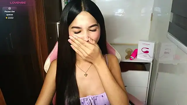 Snapshot of sweetleigh18 chatting on 11/08/25, 06:51 sweetleigh18 online show from 11/08/25, 06:51