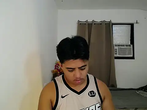 Snapshot of Hugecock2hundle_intown chatting on 11/16/25, 09:26 Hugecock2hundle intown online show from 11/16/25, 09:26