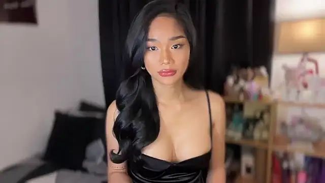 HoleeLaura online show from 10/06/25, 12:13