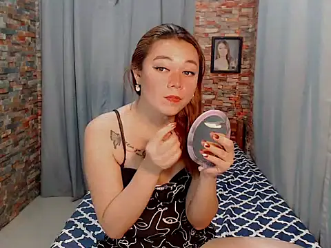 Snapshot of cutemac69 chatting on 09/12/25, 01:55 cutemac69 online show from 09/12/25, 01:55