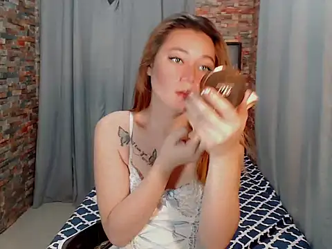 Snapshot of cutemac69 chatting on 09/30/25, 09:31 cutemac69 online show from 09/30/25, 09:31