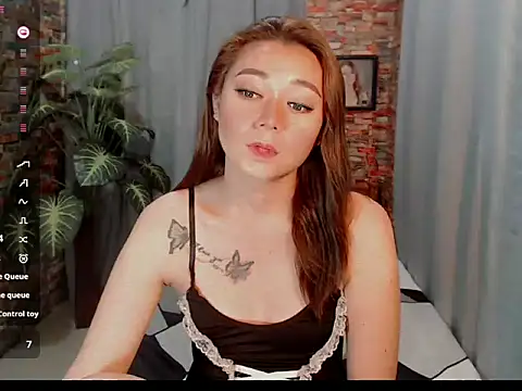Snapshot of cutemac69 chatting on 11/06/25, 12:06 cutemac69 online show from 11/06/25, 12:06