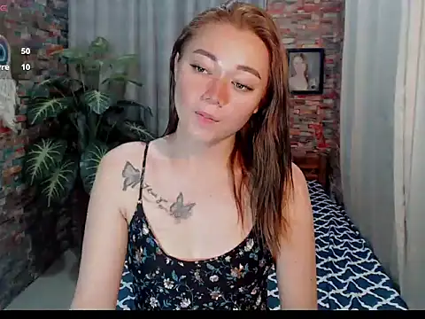 Snapshot of cutemac69 chatting on 11/17/25, 10:10 cutemac69 online show from 11/17/25, 10:10