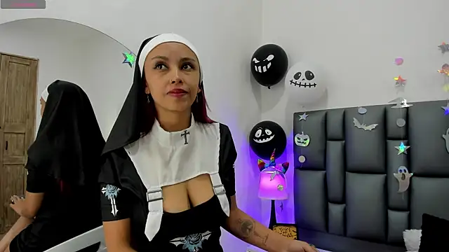 Snapshot of valeriasweet_ chatting on 10/16/25, 01:12 valeriasweet online show from 10/16/25, 01:12