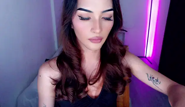 Snapshot of Alicegreenexx chatting on 04/27/26, 04:32 Alicegreenexx online show from 04/27/26, 04:32