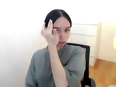 holly tabby online show from 09/13/25, 08:19