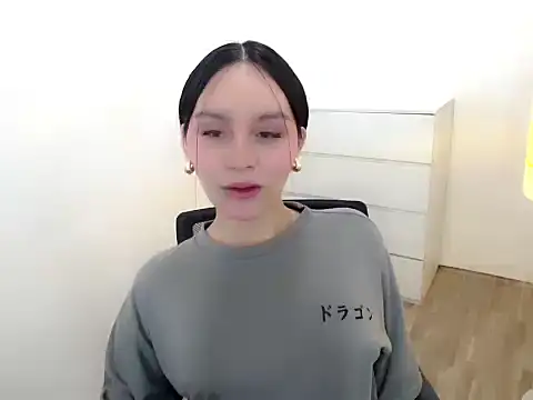 holly tabby online show from 10/19/25, 12:11