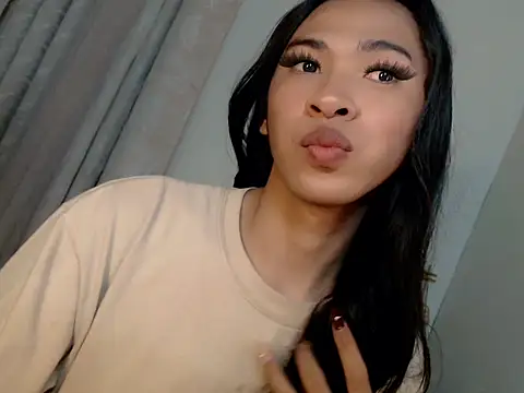 Annaloula online show from 12/14/25, 01:49