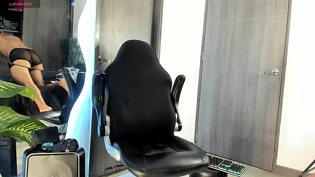 Snapshot of Dimitri_Bass chatting on 06/02/26, 06:10 Dimitri Bass online show from 06/02/26, 06:10