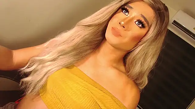 SissifyMeNow online show from 10/25/25, 04:13