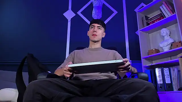 etham wolf  online show from 09/10/25, 03:45