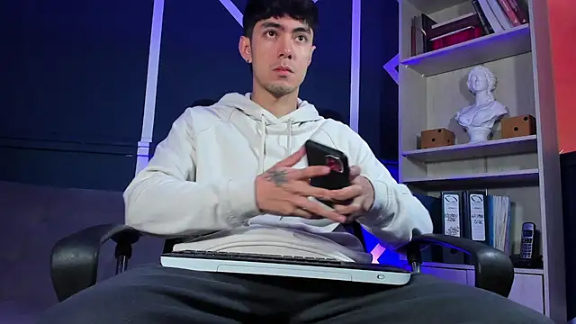 etham wolf  online show from 09/19/25, 12:50