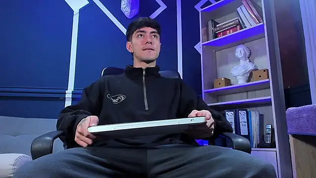 etham wolf  online show from 09/29/25, 12:10