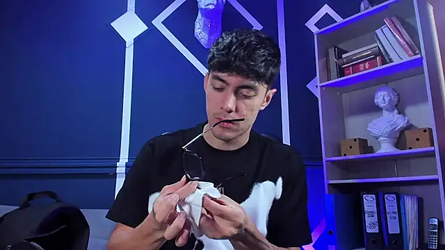 etham wolf  online show from 10/02/25, 12:23