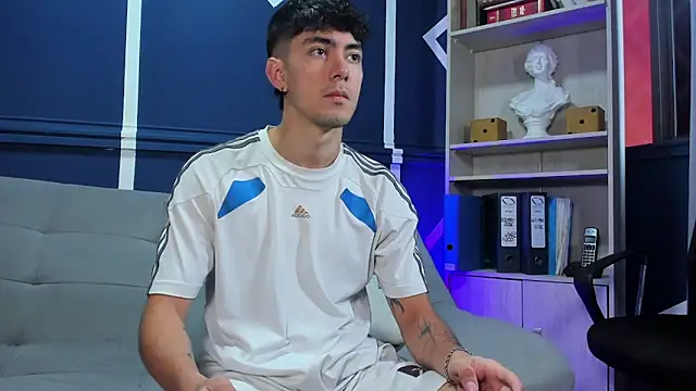 etham wolf  online show from 10/04/25, 12:14