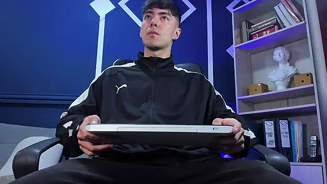 etham wolf  online show from 10/06/25, 11:51