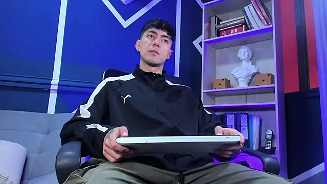 etham wolf  online show from 10/10/25, 12:59