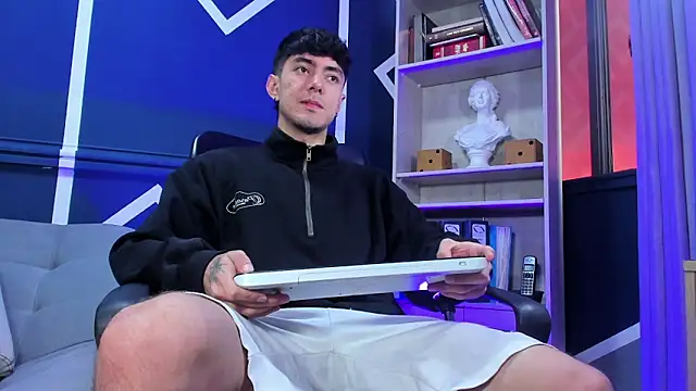 etham wolf  online show from 10/11/25, 01:42