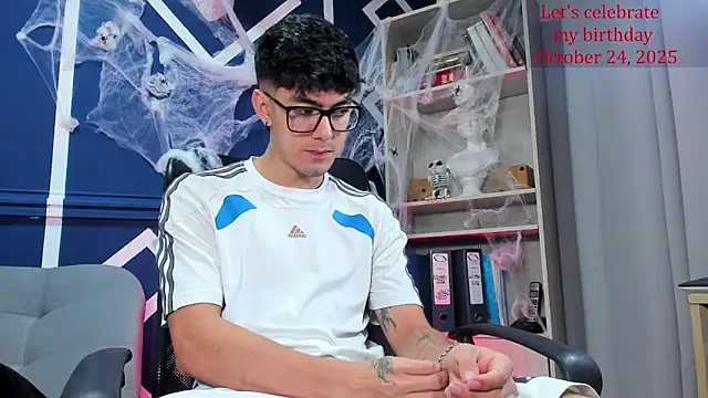 etham wolf  online show from 10/18/25, 01:45