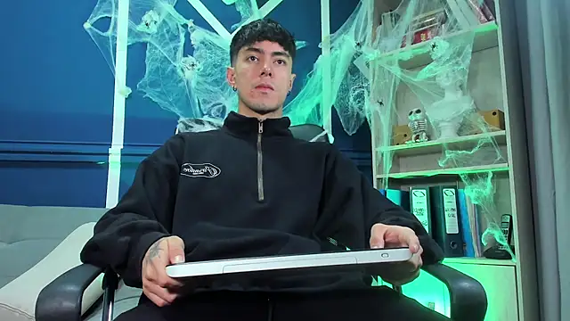 etham wolf  online show from 10/20/25, 11:54