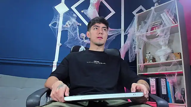 etham wolf  online show from 10/24/25, 11:28