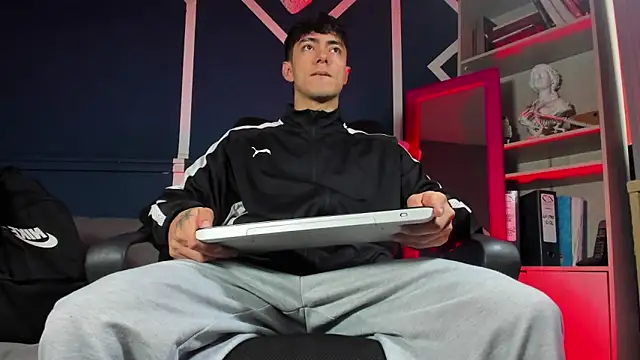 etham wolf  online show from 11/24/25, 02:06