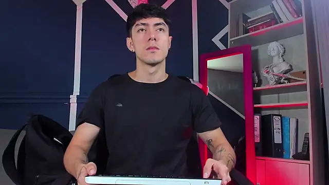 etham wolf  online show from 11/25/25, 11:54