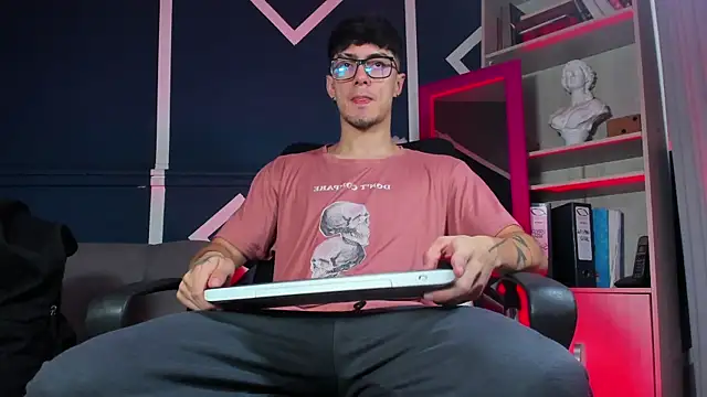 etham wolf  online show from 12/03/25, 12:58