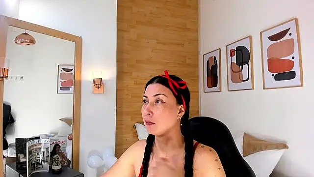 Snapshot of Alexia_milf_ chatting on 10/18/25, 11:33 Alexia milf online show from 10/18/25, 11:33
