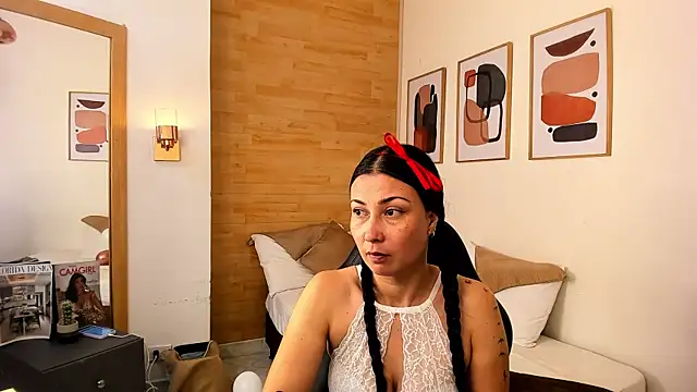 Snapshot of Alexia_milf_ chatting on 10/19/25, 11:44 Alexia milf online show from 10/19/25, 11:44