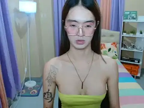 Snapshot of XxTsUncutAskaxX chatting on 05/27/26, 04:15 XxTsUncutAskaxX online show from 05/27/26, 04:15