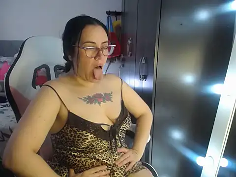 Snapshot of sweet_adele_ chatting on 10/24/25, 02:57 sweet adele online show from 10/24/25, 02:57