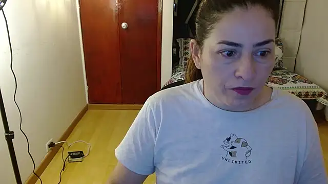 Snapshot of dayanhank chatting on 10/13/25, 08:36 dayanhank online show from 10/13/25, 08:36