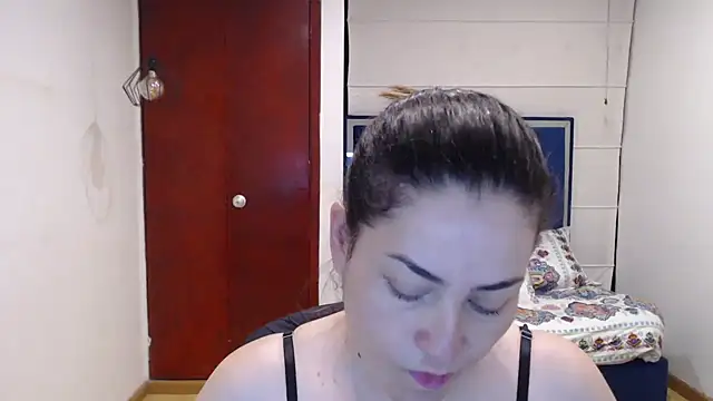 Snapshot of dayanhank chatting on 10/19/25, 10:16 dayanhank online show from 10/19/25, 10:16
