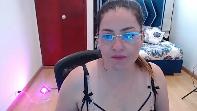 Snapshot of dayanhank chatting on 10/22/25, 12:49 dayanhank online show from 10/22/25, 12:49