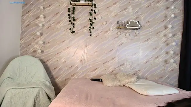 Snapshot of mitsuri_7777 chatting on 12/17/25, 05:13 mitsuri 7777 online show from 12/17/25, 05:13