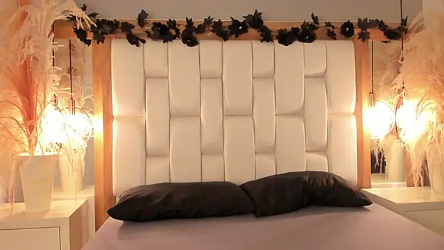 Daphne And Roger online show from 11/12/25, 11:10