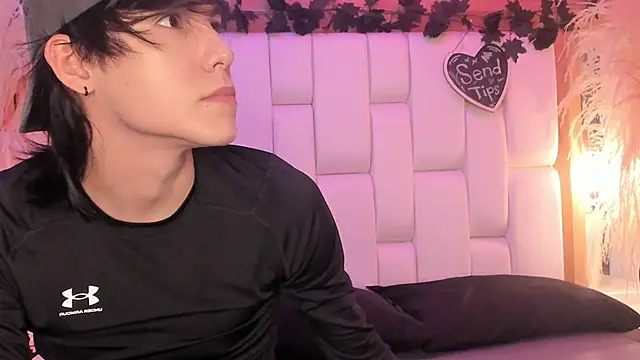 Daphne And Roger online show from 04/21/26, 11:05