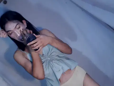 Snapshot of xyourdreamtrans chatting on 12/22/25, 02:52 xyourdreamtrans online show from 12/22/25, 02:52