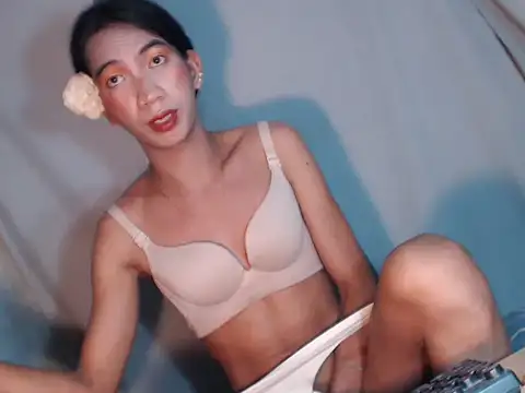 Snapshot of xyourdreamtrans chatting on 02/26/26, 02:21 xyourdreamtrans online show from 02/26/26, 02:21