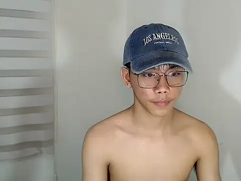 Snapshot of ynotyu chatting on 10/31/25, 05:41 ynotyu online show from 10/31/25, 05:41